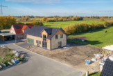 Bild - Wohnen ohne Grenzen: Sehr junges Einfamilienhaus mit Feldblick & Wärmepumpe in Twist-Neuringe