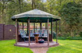 Bild - Auf einer Ebene mit der Natur: Walmdachbungalow mit Gartenpark direkt am Wald in Meppen-Borken!