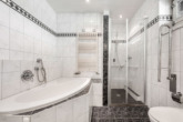 Tageslichtbad - Groß gedacht, vielseitig gemacht: Wohnhaus mit Doppelgarage & 2.143 m² Grundstück in Rühle!