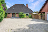 Bild - Groß gedacht, vielseitig gemacht: Wohnhaus mit Doppelgarage & 2.143 m² Grundstück in Rühle!