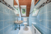 WC Dachgeschoss - Groß gedacht, vielseitig gemacht: Wohnhaus mit Doppelgarage & 2.143 m² Grundstück in Rühle!