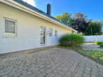 Stilvolles Einzelstück in weiß: Gepflegtes Einfamilienhaus mit Garage und Carport in Zentrumsnähe! - Bild