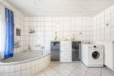 Tageslichtbad Dachgeschoss - Gut Ding will Weide haben: Zweifamilienhaus mit Stallgebäude auf 4.722 m² Grundstück in Haren/Erika!