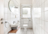 Gäste-WC Erdgeschoss - Gut Ding will Weide haben: Zweifamilienhaus mit Stallgebäude auf 4.722 m² Grundstück in Haren/Erika!