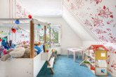Schlafen 4 Dachgeschoss - Gut Ding will Weide haben: Zweifamilienhaus mit Stallgebäude auf 4.722 m² Grundstück in Haren/Erika!