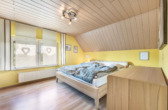Schlafen Dachgeschoss - Gut Ding will Weide haben: Zweifamilienhaus mit Stallgebäude auf 4.722 m² Grundstück in Haren/Erika!