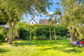 Blick in den Garten - Gartenblicke statt Augenblicke: Einfamilienhaus mit grüner Oase und Wintergarten in Twist-Bült