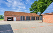 Bild - Alte Mauern, neue Energie – Resthof mit PV-Anlage auf über 1 Hektar Land in Geeste-Dalum!