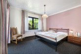 Schlafen 6 - Lage. Fläche. Möglichkeiten – Solider Bungalow mit Potenzial auf 1.015 m² Grund in Meppen Esterfeld