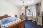 Schlafen 1 - Lage. Fläche. Möglichkeiten – Solider Bungalow mit Potenzial auf 1.015 m² Grund in Meppen Esterfeld