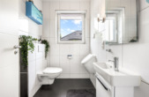 Gäste-WC - Architektur voller Energie: Modernes Einfamilienhaus mit Erdwärme und vielen Extras in Rhede (Ems)!