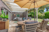 überdachte Terrasse - Architektur voller Energie: Modernes Einfamilienhaus mit Erdwärme und vielen Extras in Rhede (Ems)!