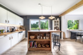 Kochen - Grund genug für neue Träume – Wohnen mit Weitblick auf einem 5.644 m² großen Naturareal