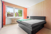 Schlafen 1 - Gartenzeit inklusive – Erdgeschosswohnung mit Wintergarten, Garage und modernisiertem Tageslichtbad
