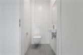 Gäste - WC - Neubau mit Erdung: Erdgeschosswohnung mit überdachter Terrasse in Lingen (Ems) zu mieten!