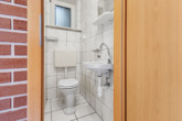 Gäste-WC - Platz, Potenzial, bezugsfrei – Doppelhaushälfte mit zwei Vollgeschossen und Garage in Meppen-Bokeloh