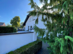 separater Hauseingang - Modernisierte Dachgeschosswohnung mit Terrasse & Stellplatz in Esterfeld zu mieten!