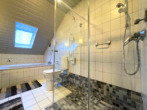 Tageslichtbad - Modernisierte Dachgeschosswohnung mit Terrasse & Stellplatz in Esterfeld zu mieten!