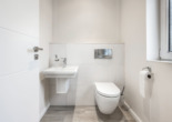 Gäste - WC - Klar geplant, modern weitergedacht, klug modernisiert – gepflegte Doppelhaushälfte in Meppen-Nödike!