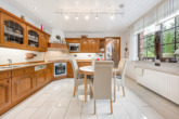 Küche - Privatpark statt Schrebergarten – Wohnhaus auf 9.800 m² Grundstück in Twist-Bült!