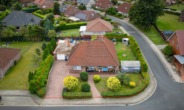 Bild - Wohnen auf Bodenhöhe: solider Bungalow mit Garage und Ausbaupotential im Dachgeschoss in Esterwegen