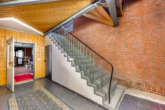 Treppenaufgang - größeres Gebäude - Mehr als die Summe seiner Teile – Ensemble mit Potenzial zur Neugestaltung im Zentrum von Lathen