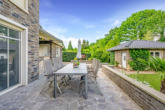 Bild - La Dolce Vita daheim! Junge Stadtvilla im mediterranen Stil mit Pool, PV-Anlage und Feldblick!