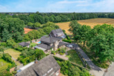 Bild - La Dolce Vita daheim! Junge Stadtvilla im mediterranen Stil mit Pool, PV-Anlage und Feldblick!