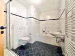 Vermietete Maisonette-Wohnung - Nähe Stadtzentrum und Ems - Provisionsfrei für den Käufer - Badezimmer Dachgeschoss