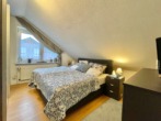 Elternschlafzimmer - 3-Zimmer-Dachgeschosswohnung mit Stellplatz in Meppen-Nödike zu mieten!