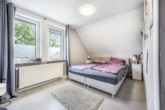 Schlafen 4 - Neuer Look, neue Möglichkeiten: Modernisiertes EFH mit Garage, Garten und flexiblem Raumangebot