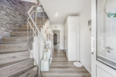 Flur / Eingangsbereich - Neuer Look, neue Möglichkeiten: Modernisiertes EFH mit Garage, Garten und flexiblem Raumangebot