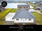 Titelbild - Energieeffizient, barrierefrei & bezugsfertig – Neubaubungalow am See in Herzlake!