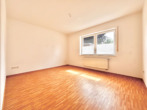 Schlafen 1 Whg. 2 - Anlegen mit Aussicht – voll vermietetes 4-Parteienhaus mit Einbauküchen & Carports in guter Wohnlage