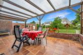 überdachte Terrasse - Stadtnah und begehrt: gepflegtes Einfamilienhaus mit Garage und Garten in Esterfeld