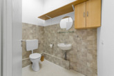 Waschbecken / WC - Flexibel im Zentrum: Vielseitige Gewerbefläche mit 4 eigenen Parkplätzen in Neuenhaus zu mieten!