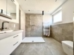 Stadtherz und Wohnkomfort vereint - 2-Zimmer-Wohnung mit modernisiertem Bad und EBK zur Miete! - Tageslichtbad