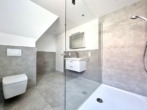 Stadtherz und Wohnkomfort vereint - 2-Zimmer-Wohnung mit modernisiertem Bad und EBK zur Miete! - Tageslichtbad