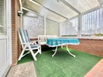 überdachte Terrasse - 2-Zimmer-Erdgeschosswohnung mit überdachter Terrasse, Einbauküche und Garage in Esterfeld zu mieten!