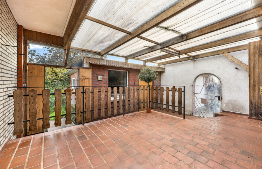 übdachte Terrasse