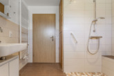 Tageslichtbad Erdgeschoss - Klassisch. Praktisch. Familiär – Einfamilienhaus in Hasenähe mit 3 SZ, Garten & Garage auf Erbpacht