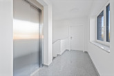 Treppenhaus - Modern gebaut, oben gelegen: Neubauwohnung im Obergeschoss mit Aufzug in Lingen (Ems) zu mieten!