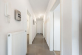 Diele / Flur - Platz bieten, Ertrag sichern: Moderne Erdgeschosswohnung mit Garten & Carport in Meppen – Esters Hof