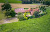 Bild - Pferdegerecht und repräsentativ: Hofstelle mit 2 Wohnhäusern und großem Flächenensemble nahe Meppen!